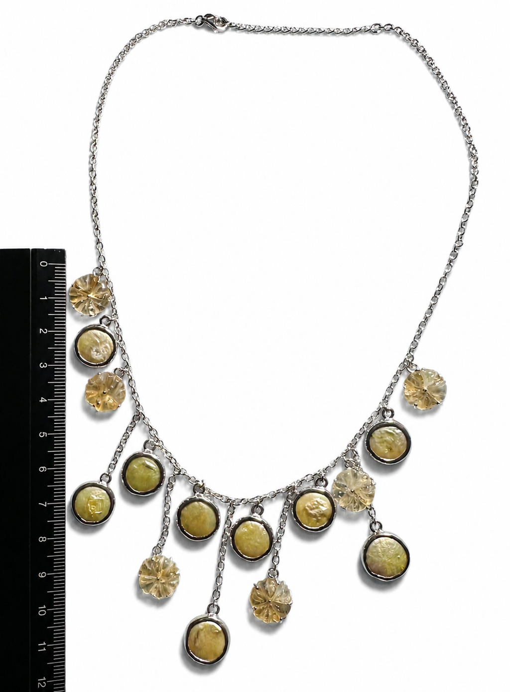 Artisanhalsband med snidade citrinblommor och pärlemor