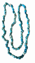 Långt halsband av naturlig turkos