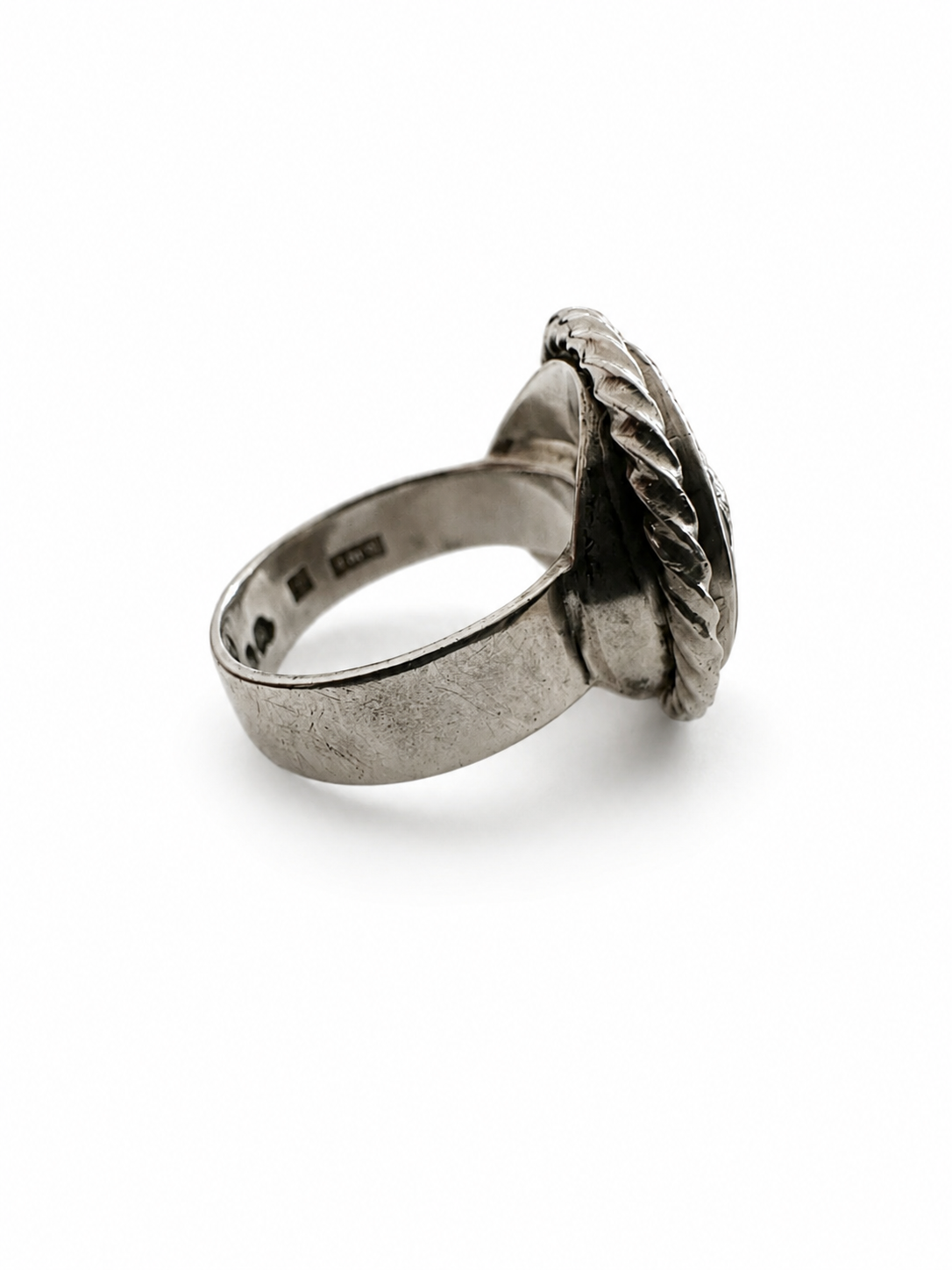 Silverring med ångloksmotiv i relieff, Ami Inger M Andersson Atelje, Sverige, 1979