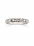 Ring med fem Wesselton 8/8 diamanter i vitguld