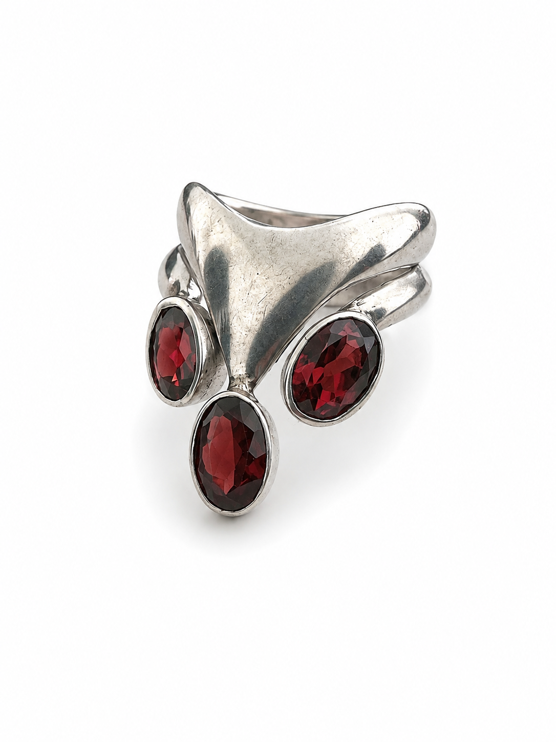 Granattrio i organisk silverdesign
