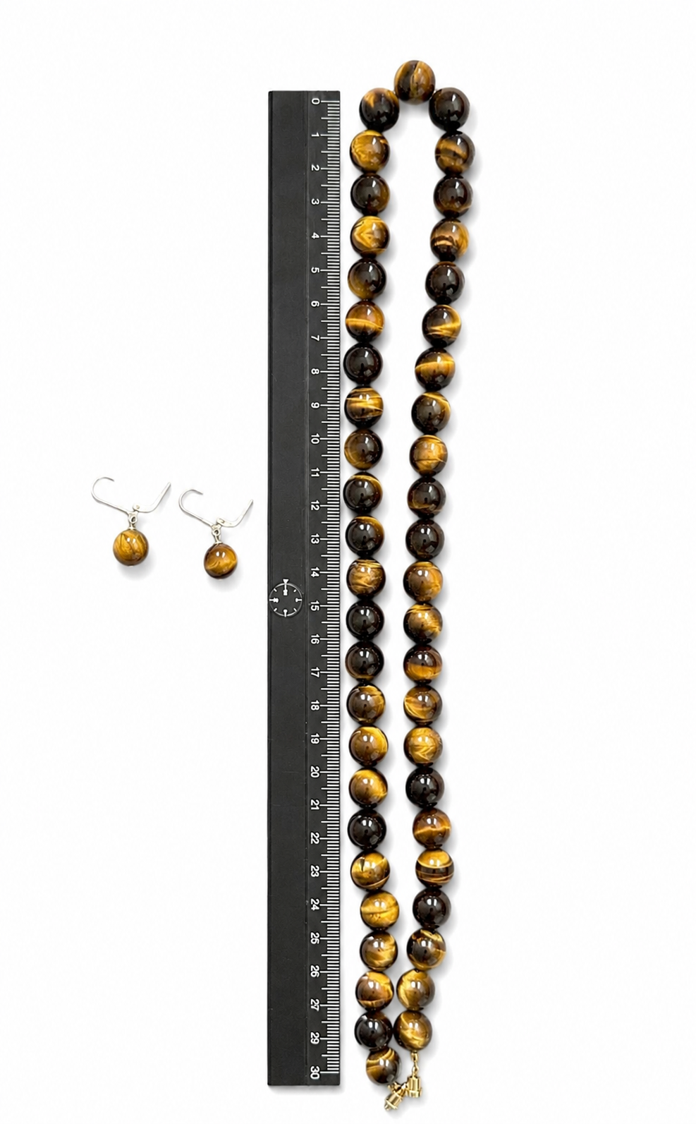Tigersöga i set med halsband och matchande örhängen