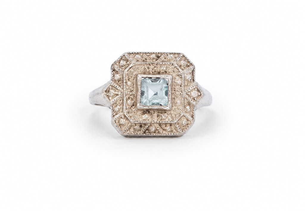 Art Deco-ring med topas i geometrisk silverinfattning