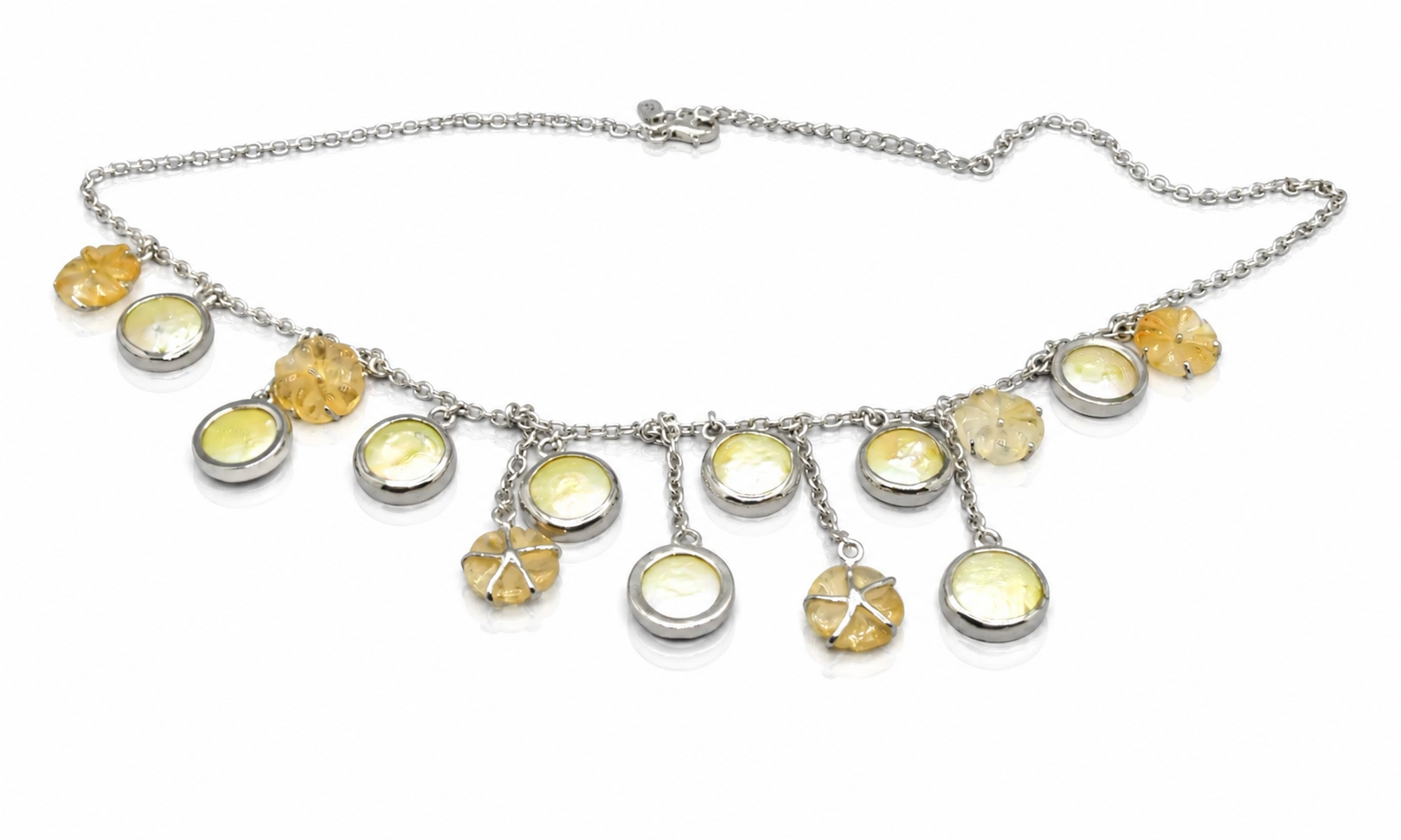 Artisanhalsband med snidade citrinblommor och pärlemor
