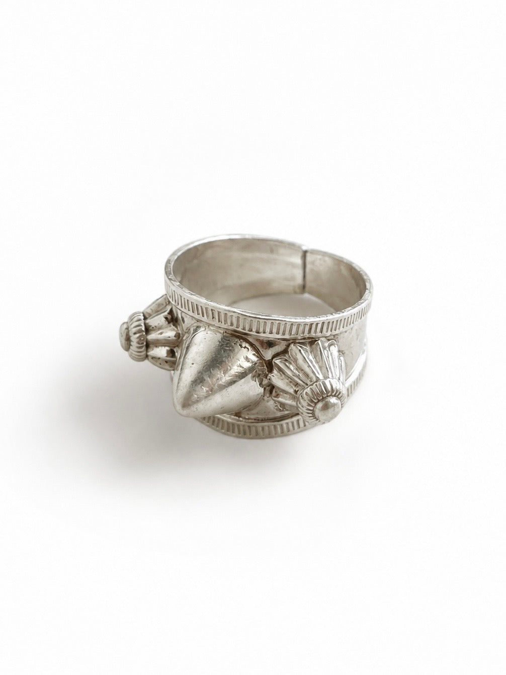 Silverring med havsmotiv