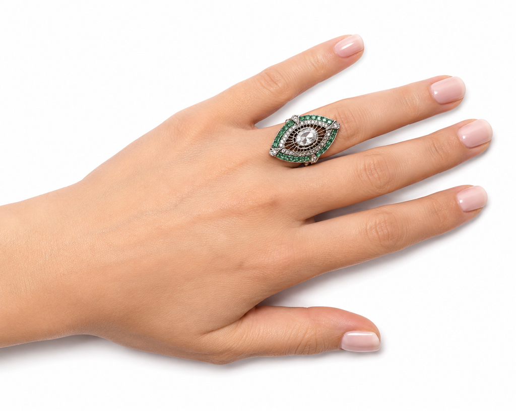 Art Deco Revival-ring med smaragdgröna bågar